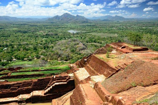 Uitzicht over het landschap vanaf de top van Sigiriya