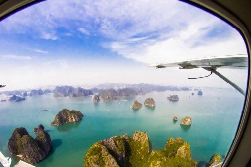 Ha Longbaai gezien vanuit een watervliegtuig