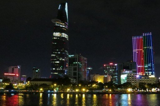 Bitexco-toren in Ho Chi Minhstad 's avonds