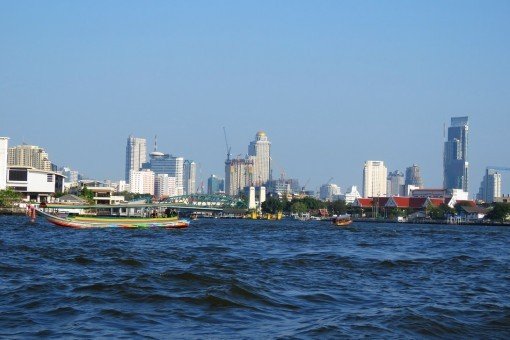 Boottocht op rivier de Maenam Chao Phraya in Bangkok