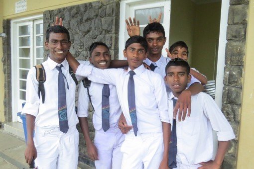 Jongens in schooluniform