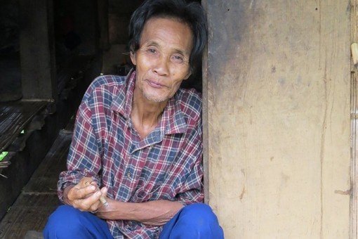 Lokale man in een bergdorp bij Chiang Mai