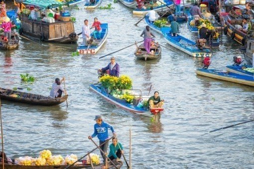 De drijvende markt, op vele plaatsen in de Mekongdelta te zien