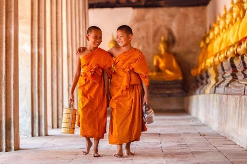 Monniken bij de tempel Doi Suthep in Chiang Mai